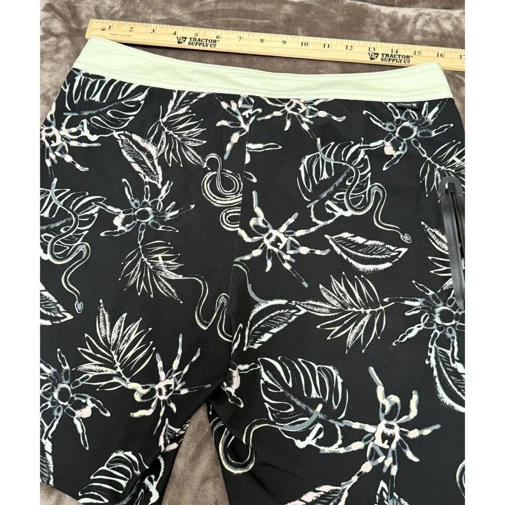 Roark The Passage Boardshorts 31 Tarantula Snake Zip Pocket Surf Swim Trunks